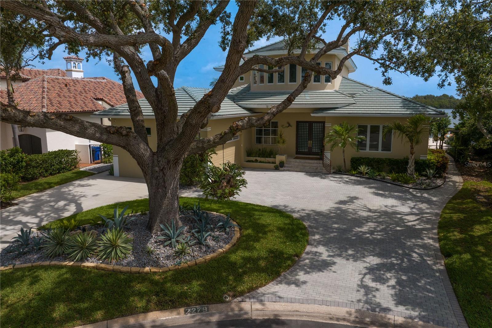 2279 MERMAID PT NE
