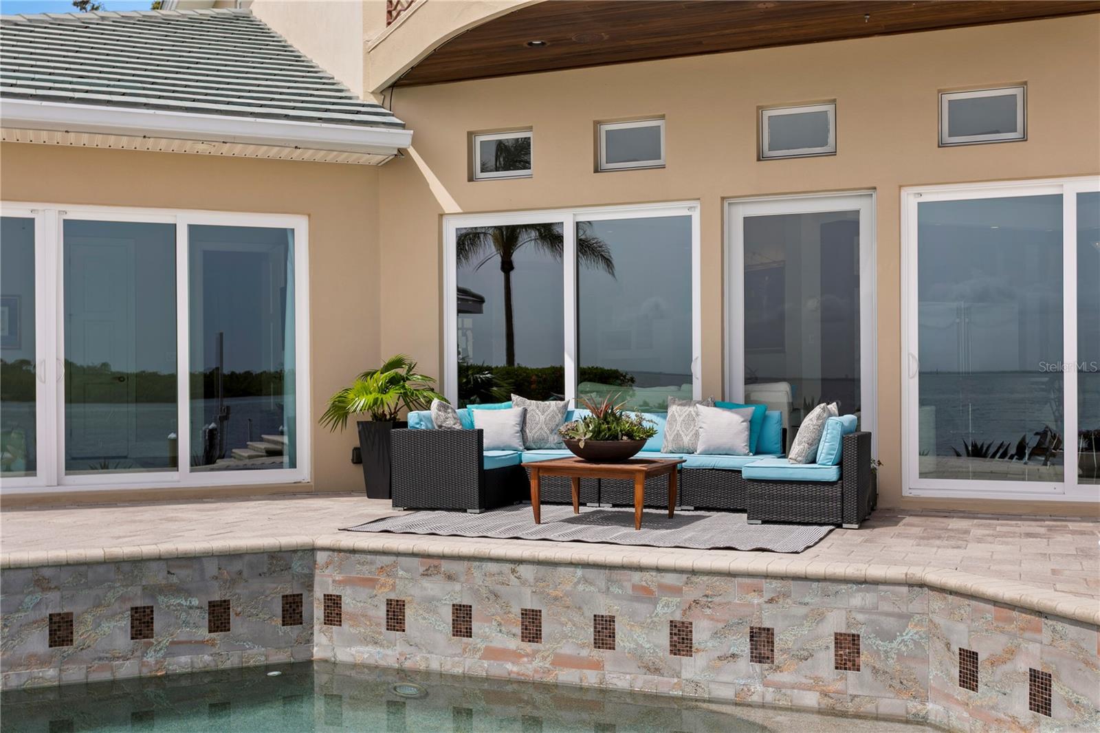 2279 MERMAID PT NE