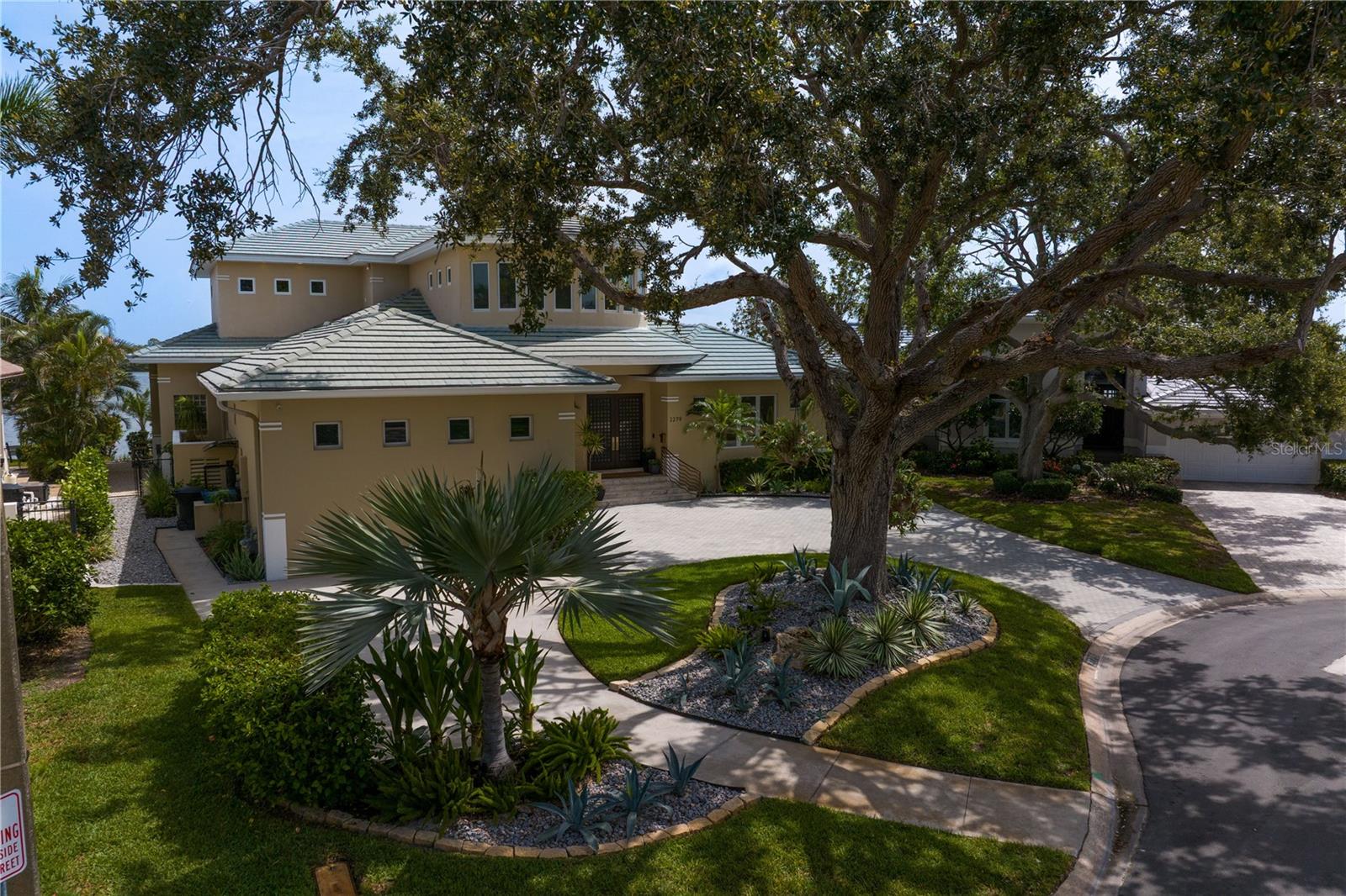 2279 MERMAID PT NE