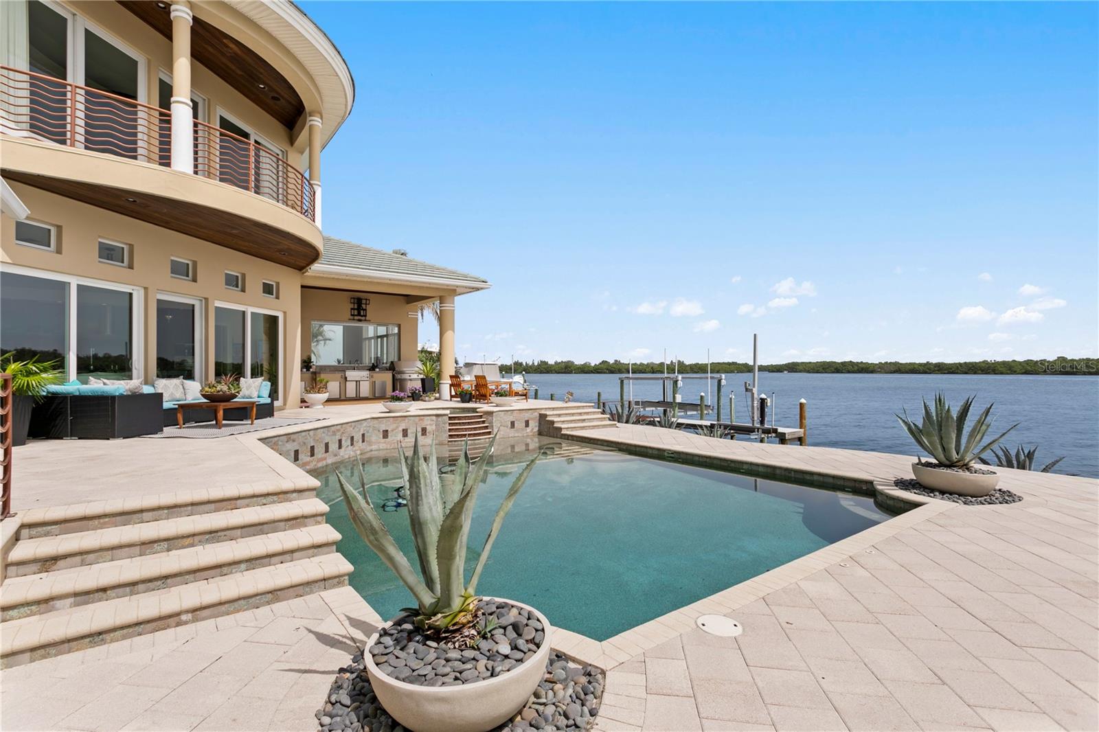 2279 MERMAID PT NE