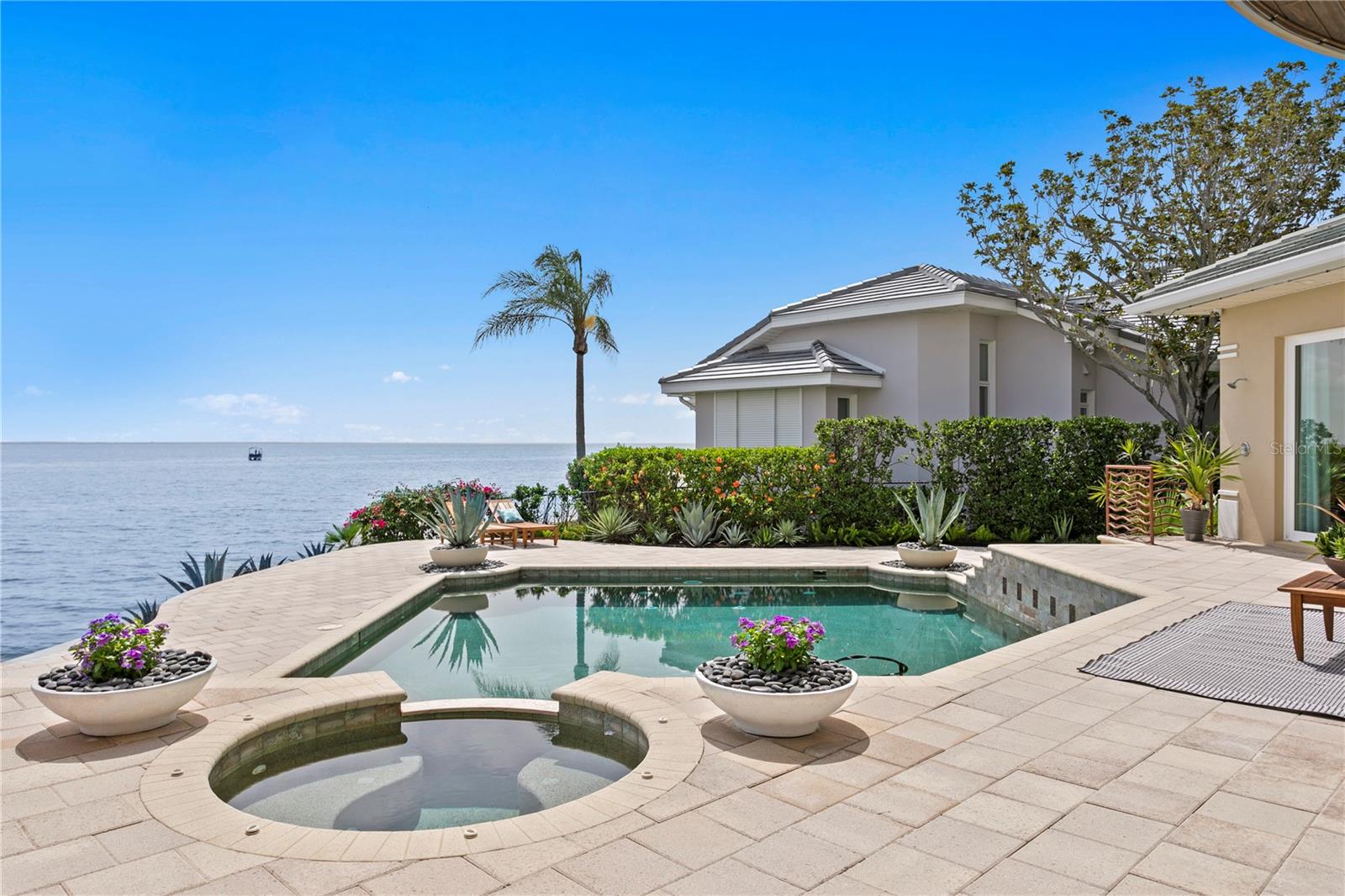 2279 MERMAID PT NE