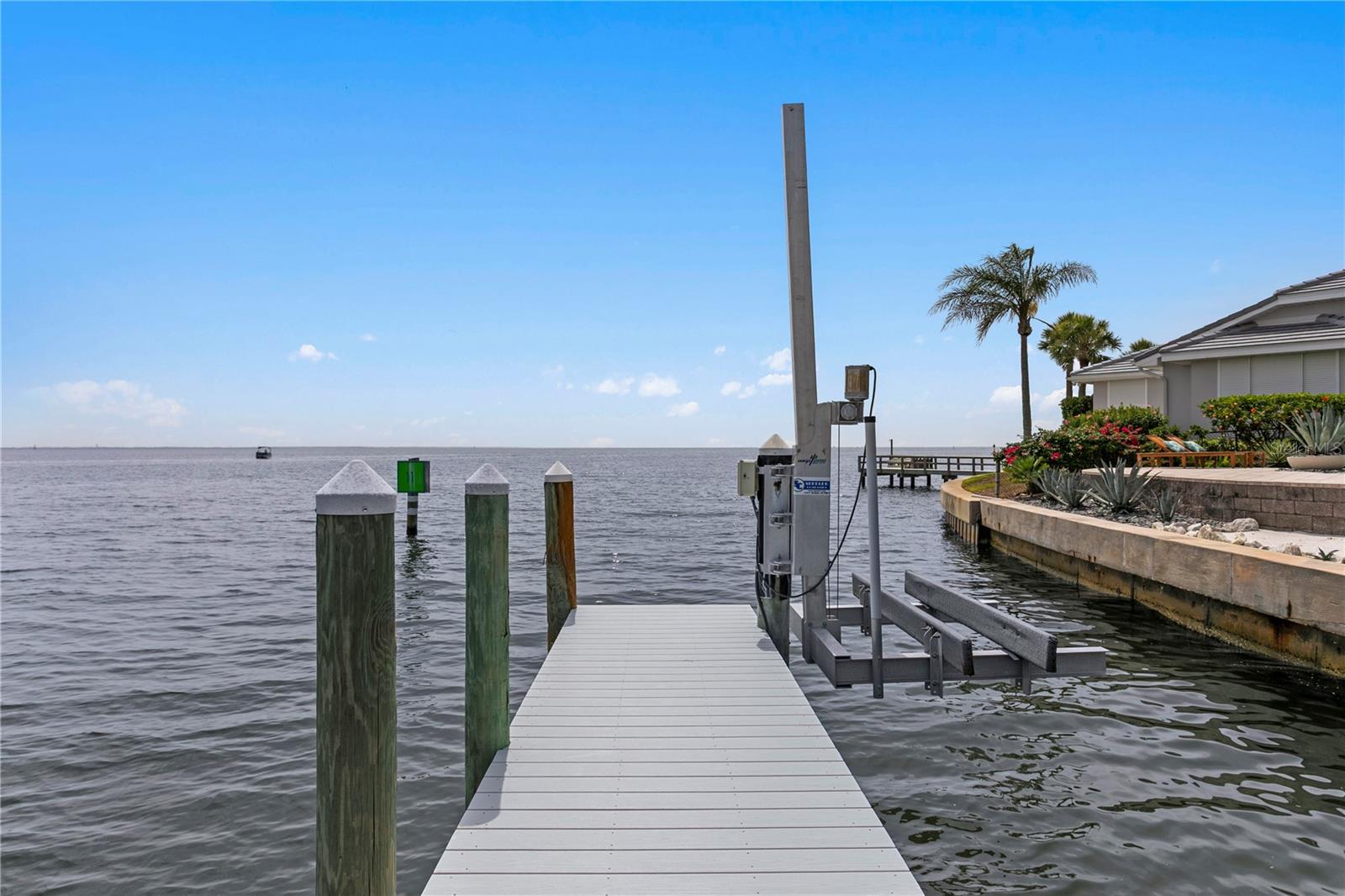 2279 MERMAID PT NE