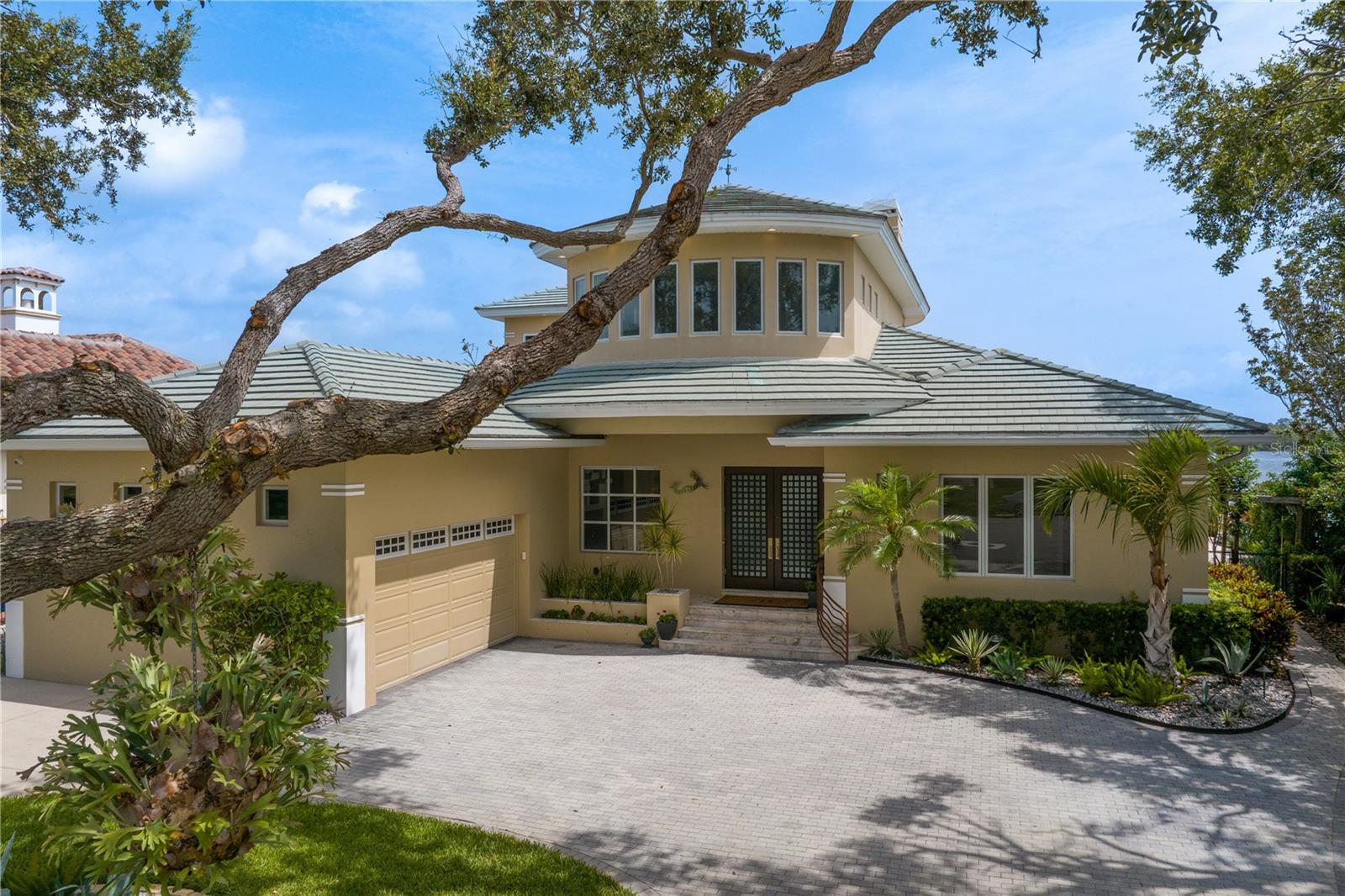2279 MERMAID PT NE