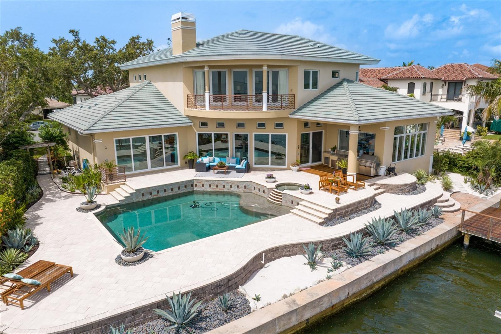2279 MERMAID PT NE