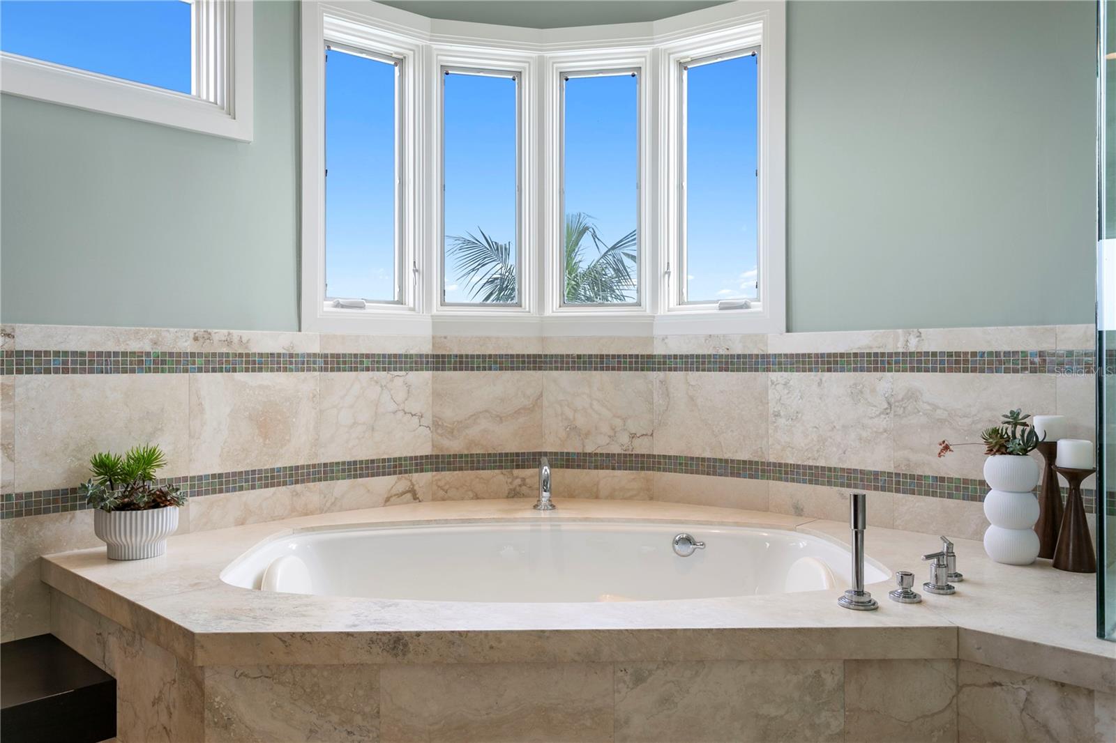 2279 MERMAID PT NE