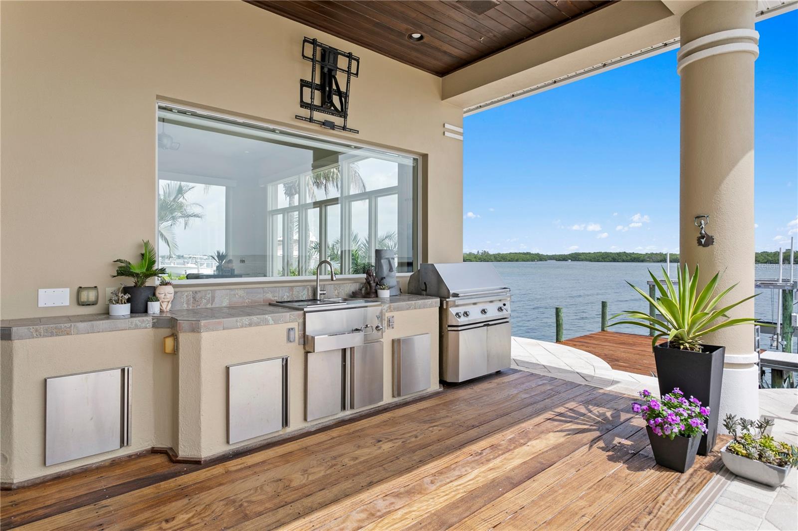 2279 MERMAID PT NE