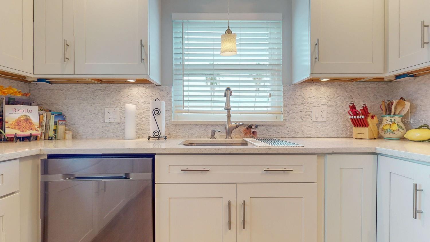 1120 N SHORE DR NE #501