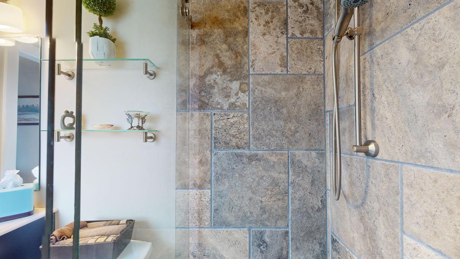 1120 N SHORE DR NE #501