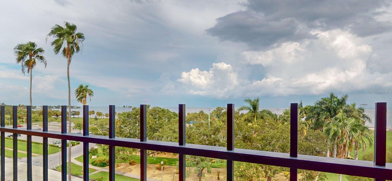 1120 N SHORE DR NE #501