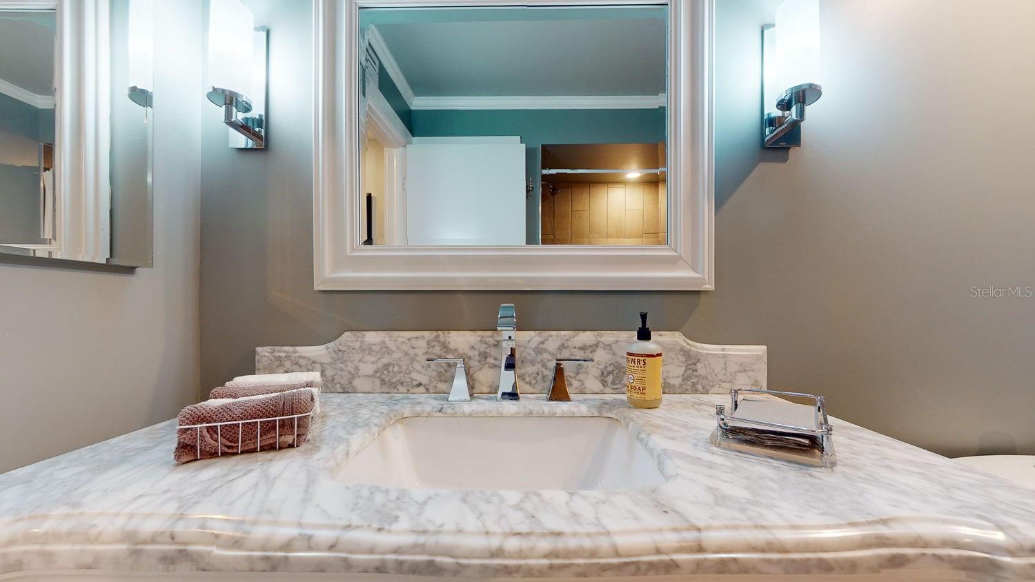 1120 N SHORE DR NE #501