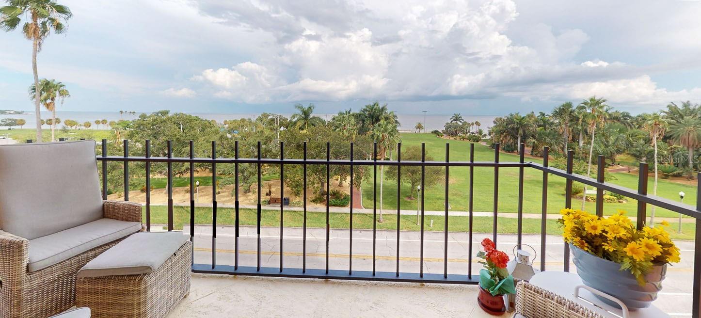 1120 N SHORE DR NE #501