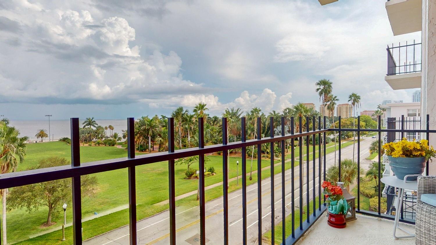 1120 N SHORE DR NE #501