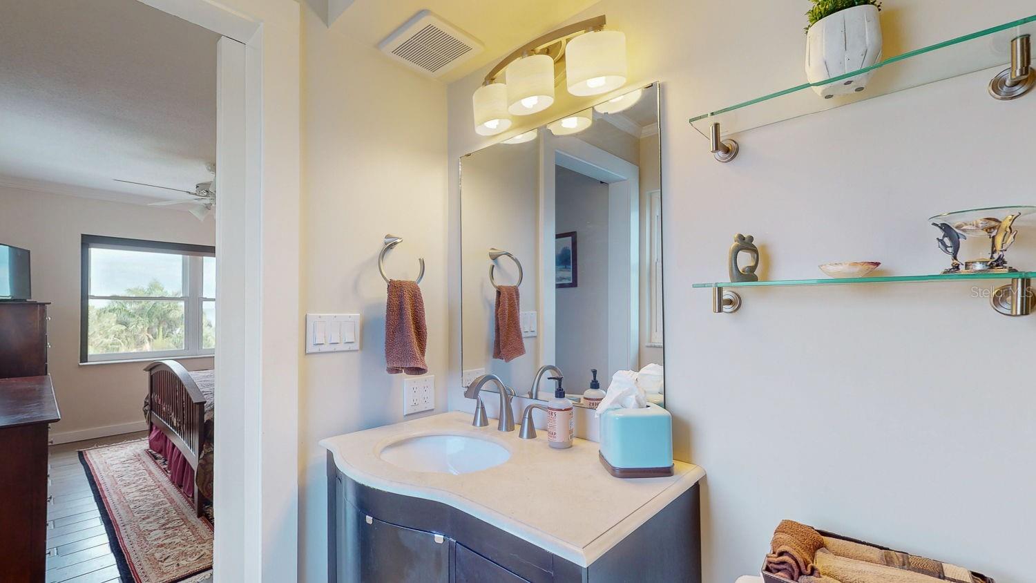 1120 N SHORE DR NE #501