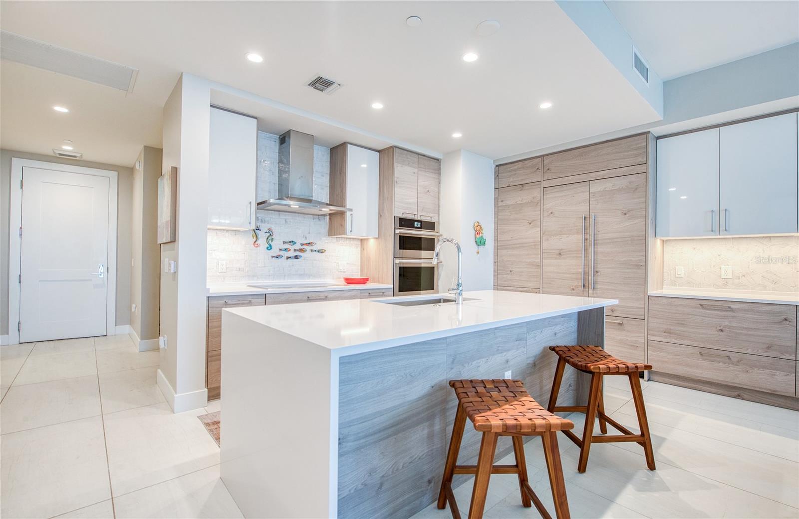 301 1ST ST S #806