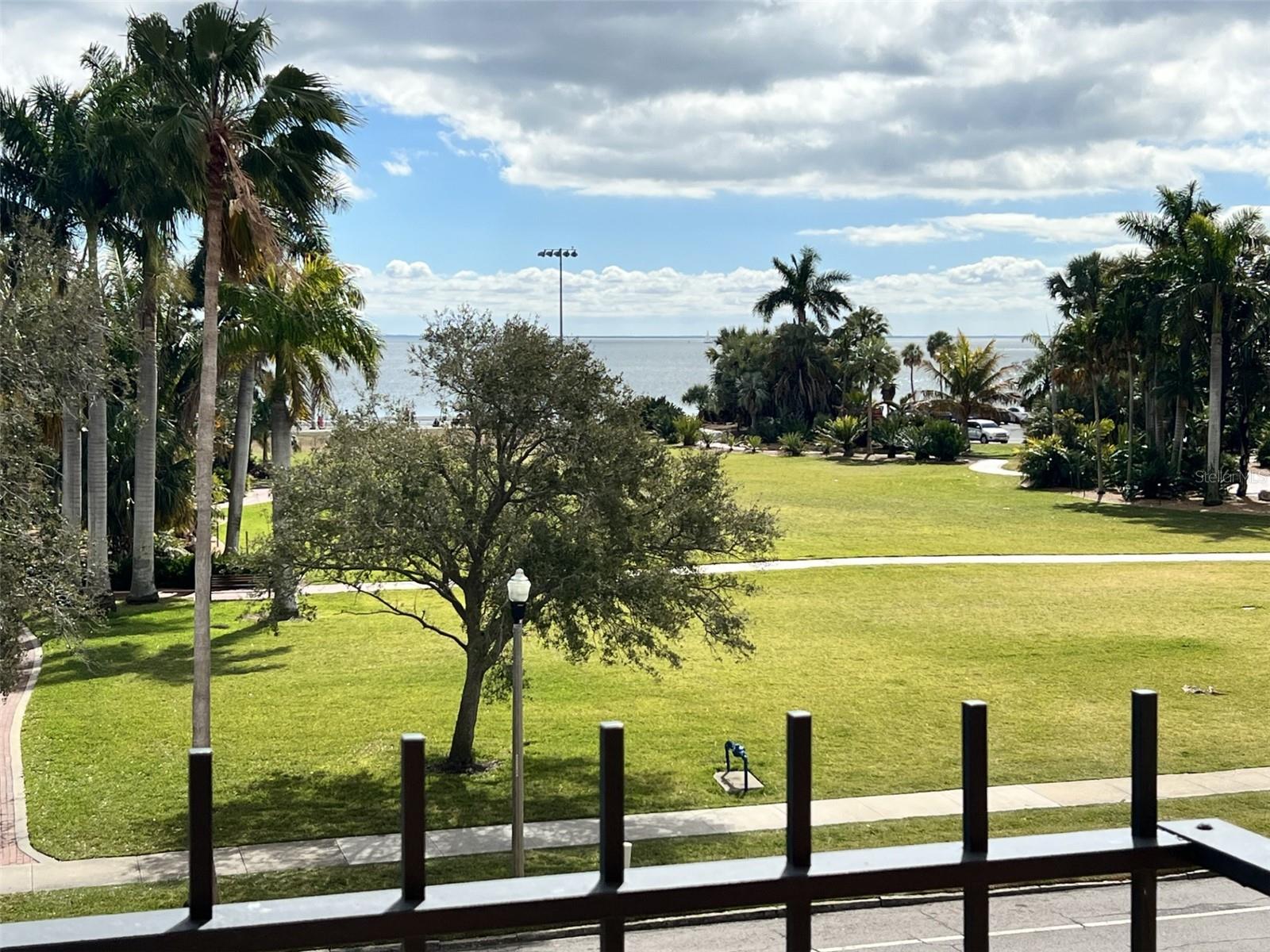 1120 N SHORE DR NE #301