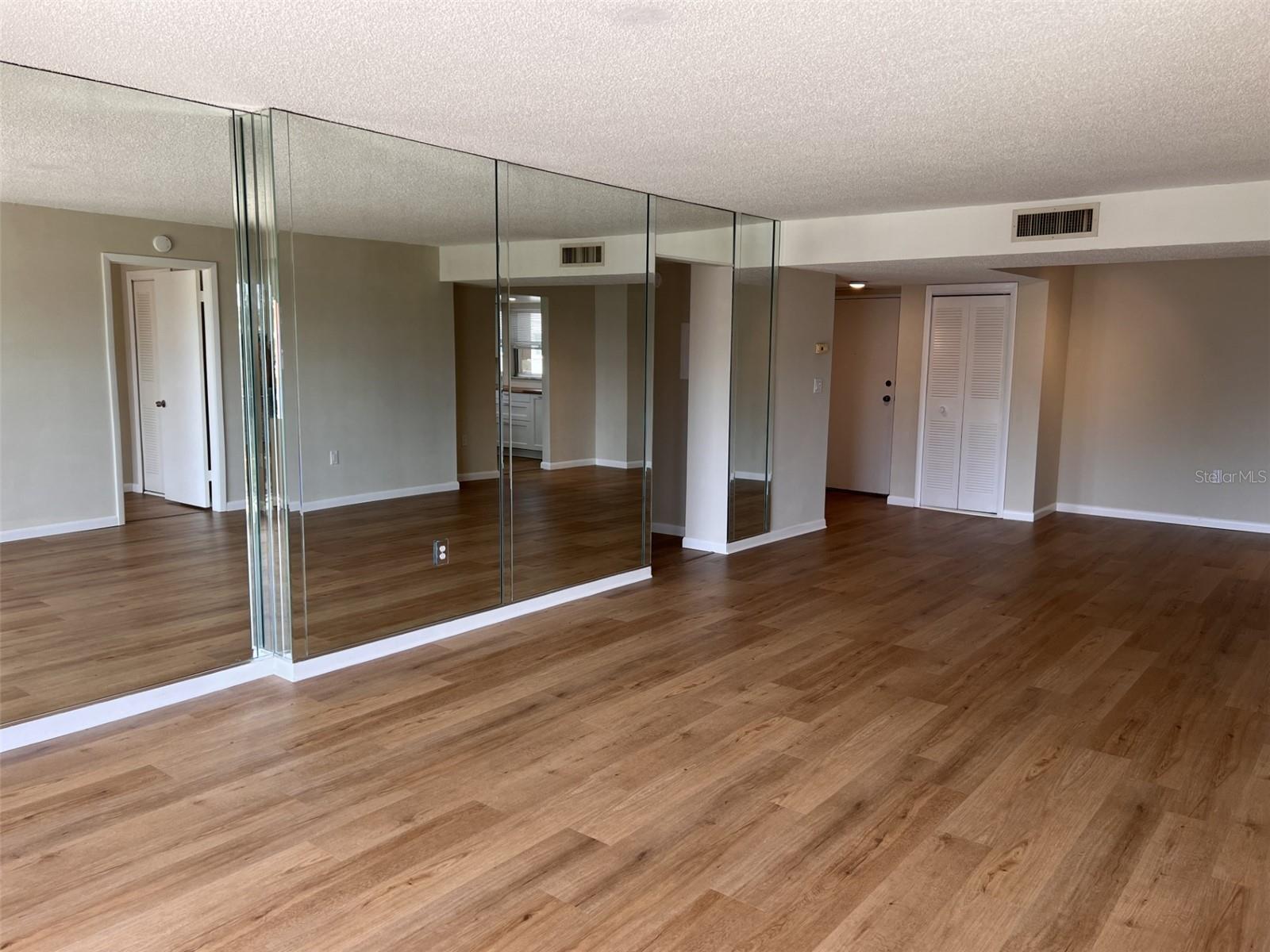 1120 N SHORE DR NE #301