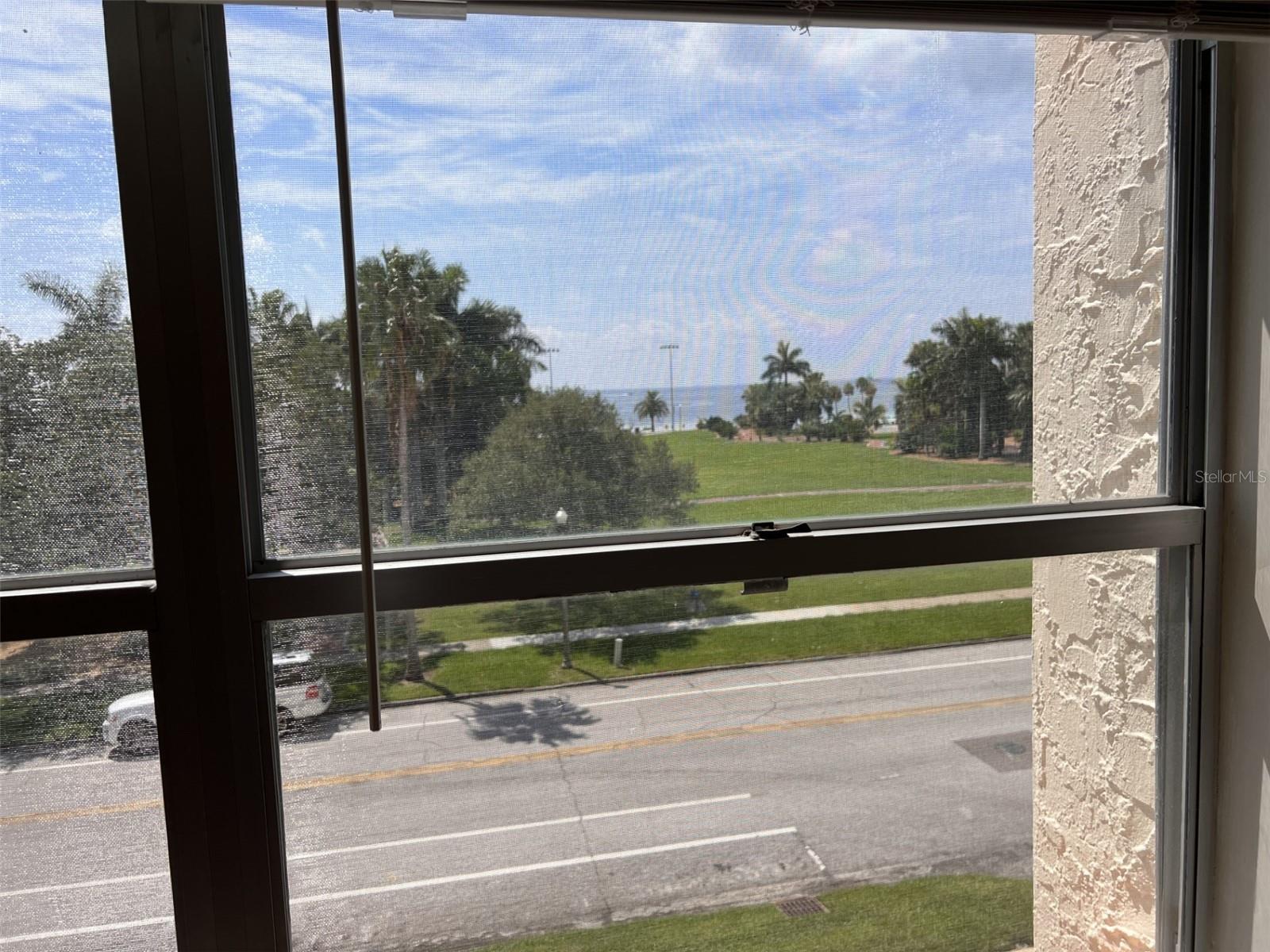 1120 N SHORE DR NE #301