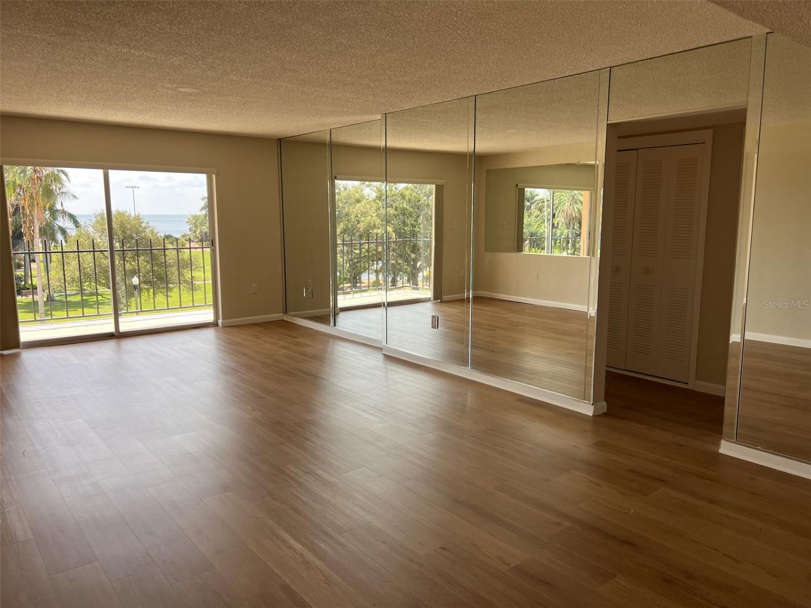 1120 N SHORE DR NE #301