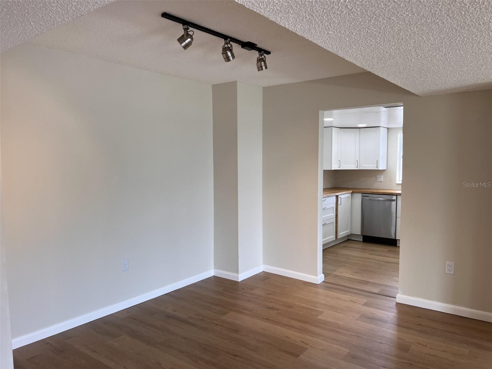 1120 N SHORE DR NE #301