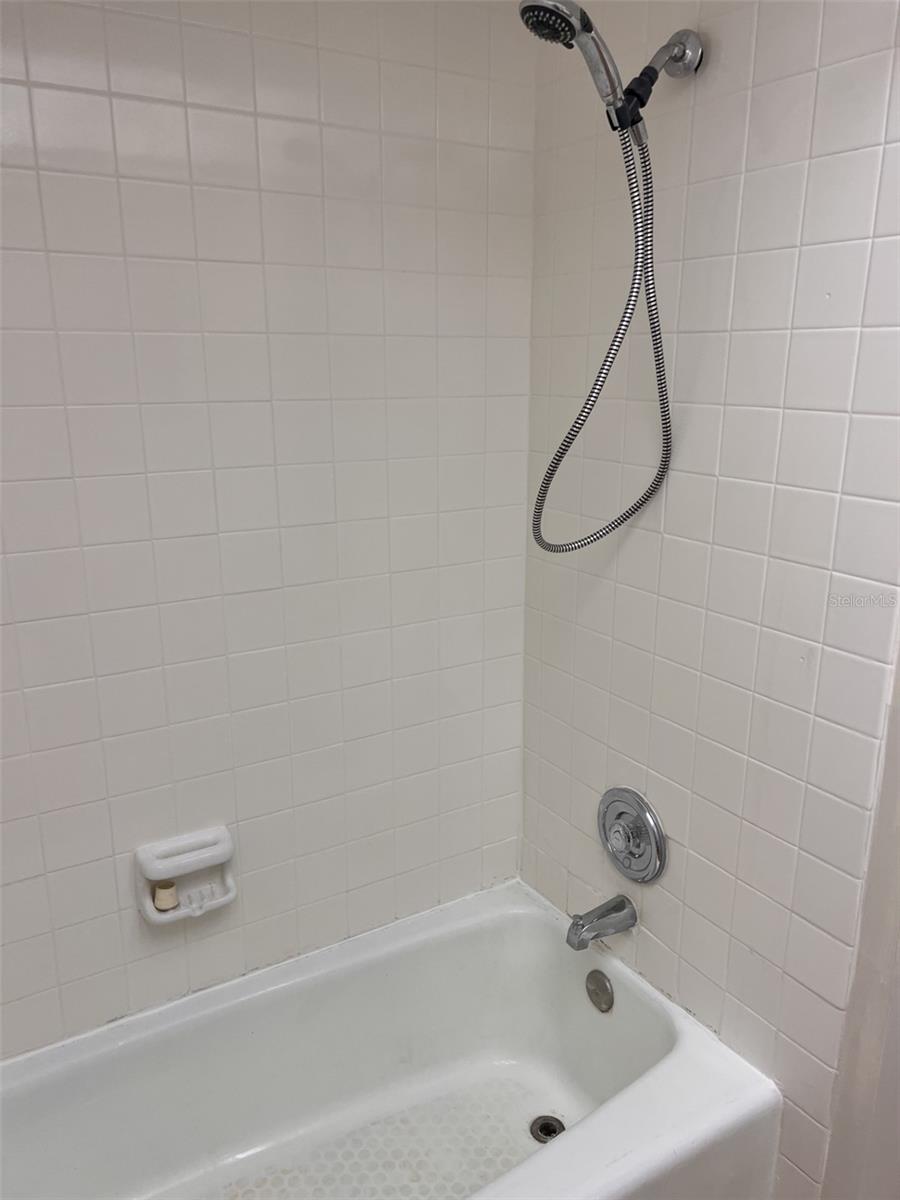 1120 N SHORE DR NE #301