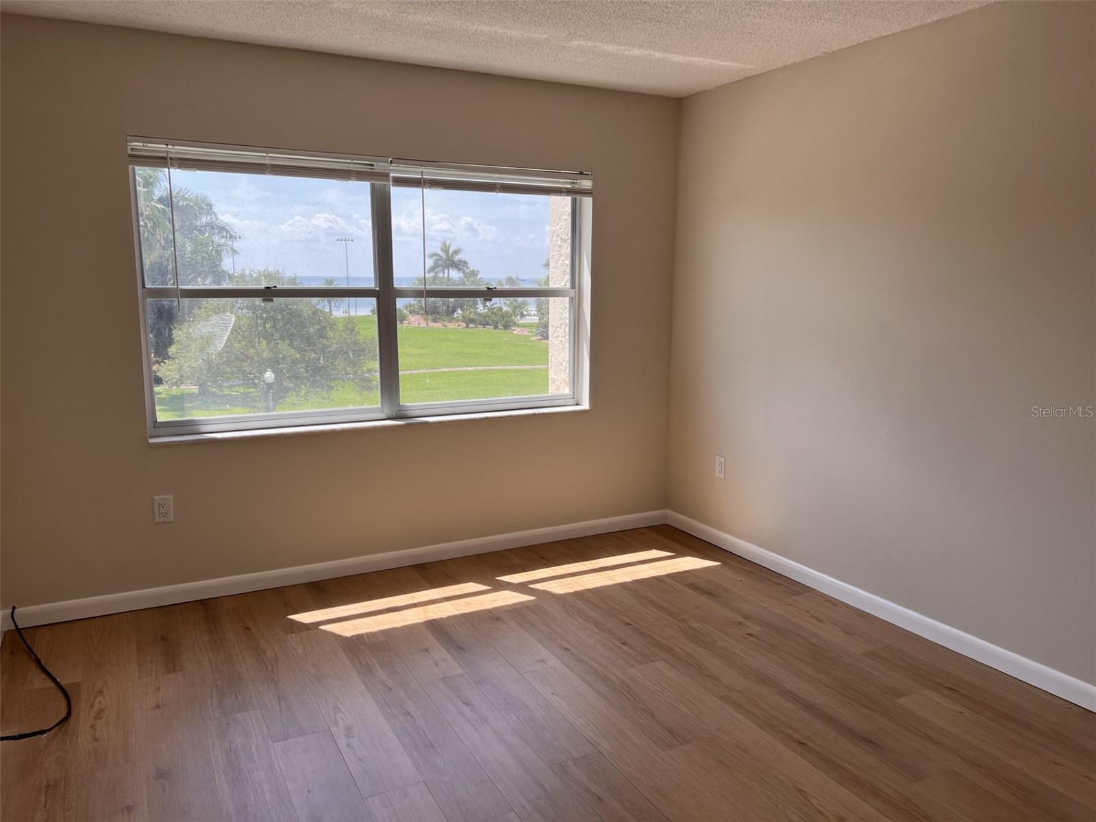 1120 N SHORE DR NE #301