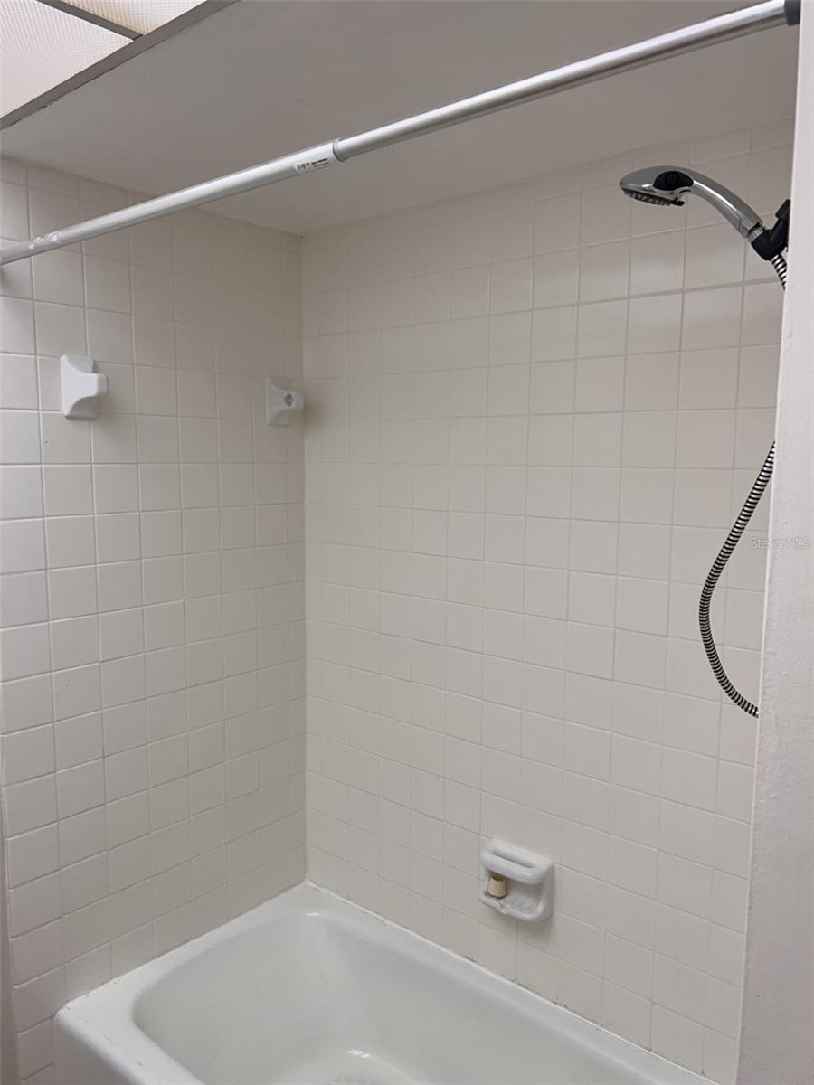 1120 N SHORE DR NE #301