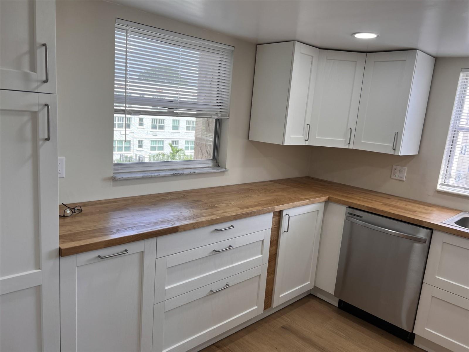 1120 N SHORE DR NE #301