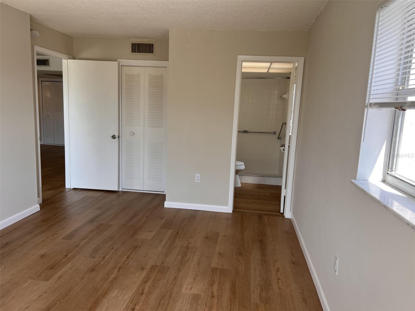 1120 N SHORE DR NE #301