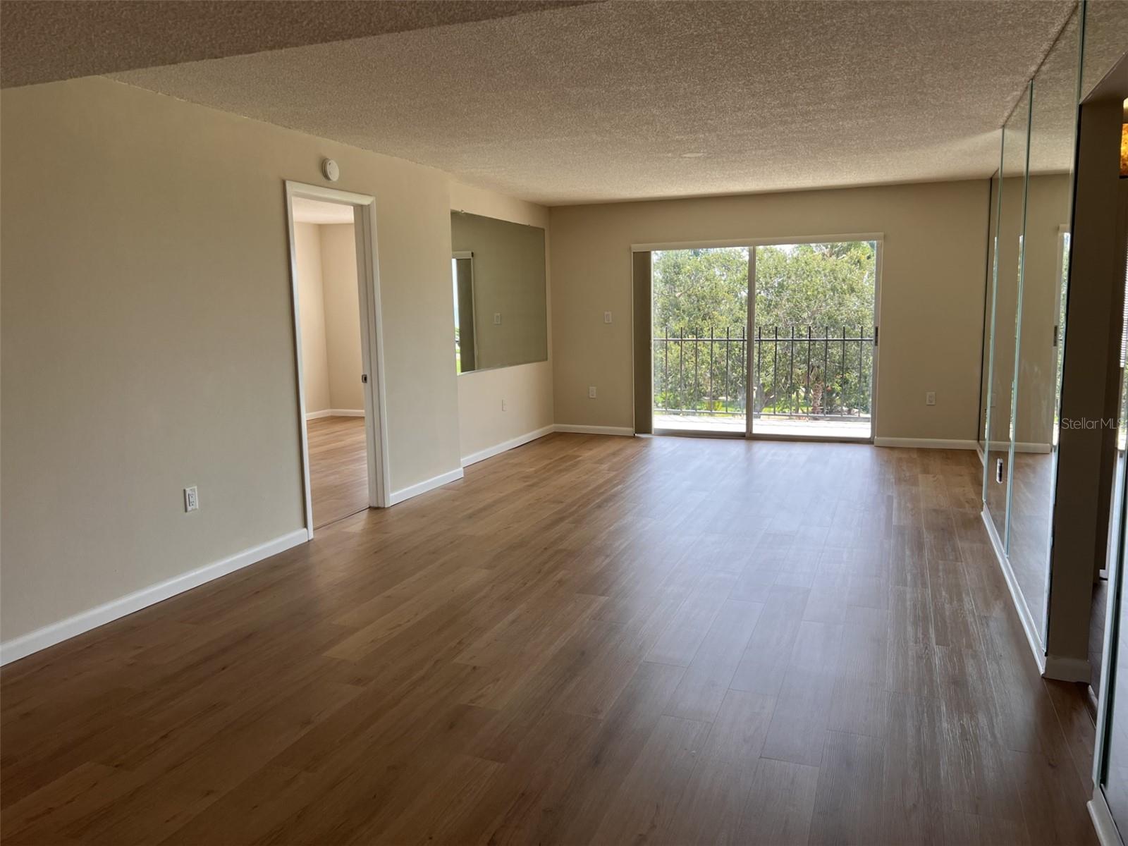 1120 N SHORE DR NE #301