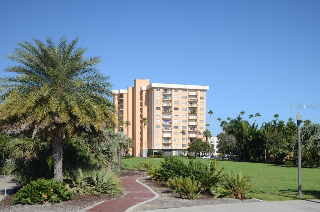 1120 N SHORE DR NE #301