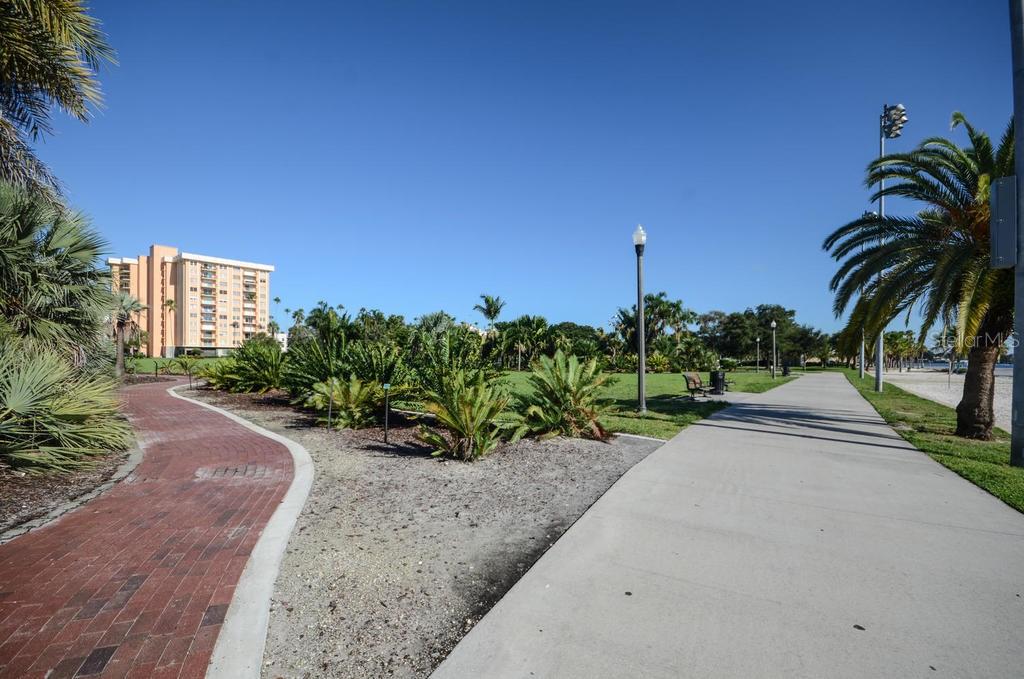 1120 N SHORE DR NE #301