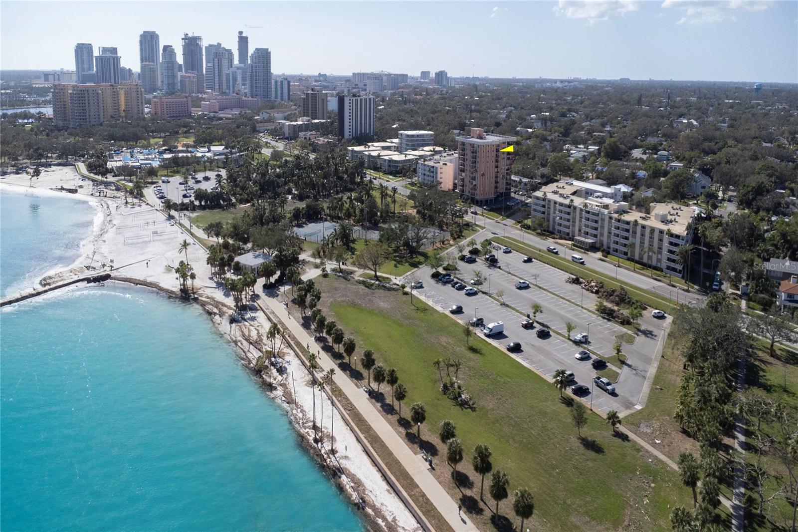 1120 N SHORE DR NE #301