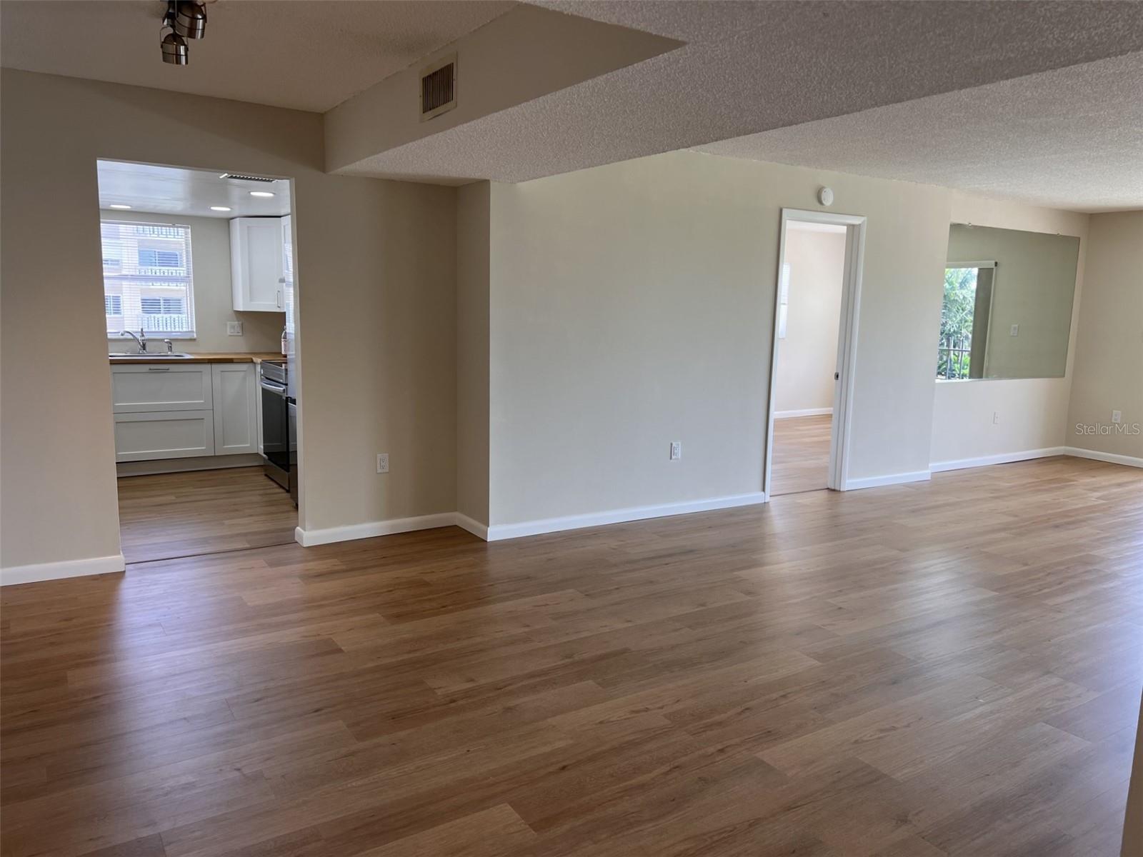 1120 N SHORE DR NE #301