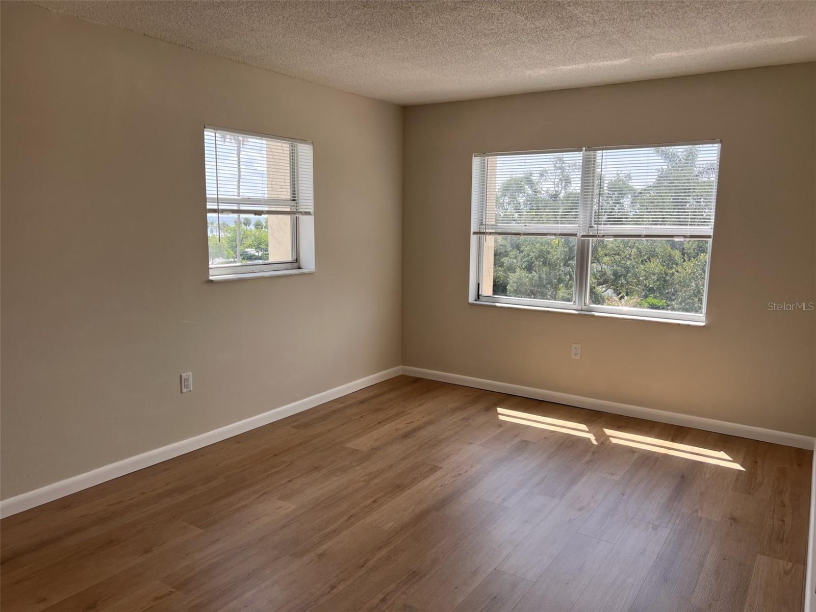 1120 N SHORE DR NE #301