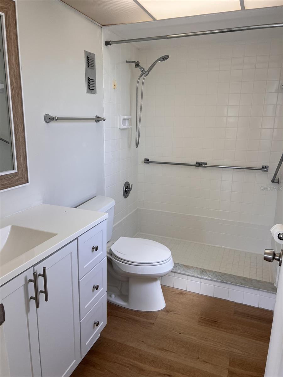 1120 N SHORE DR NE #301