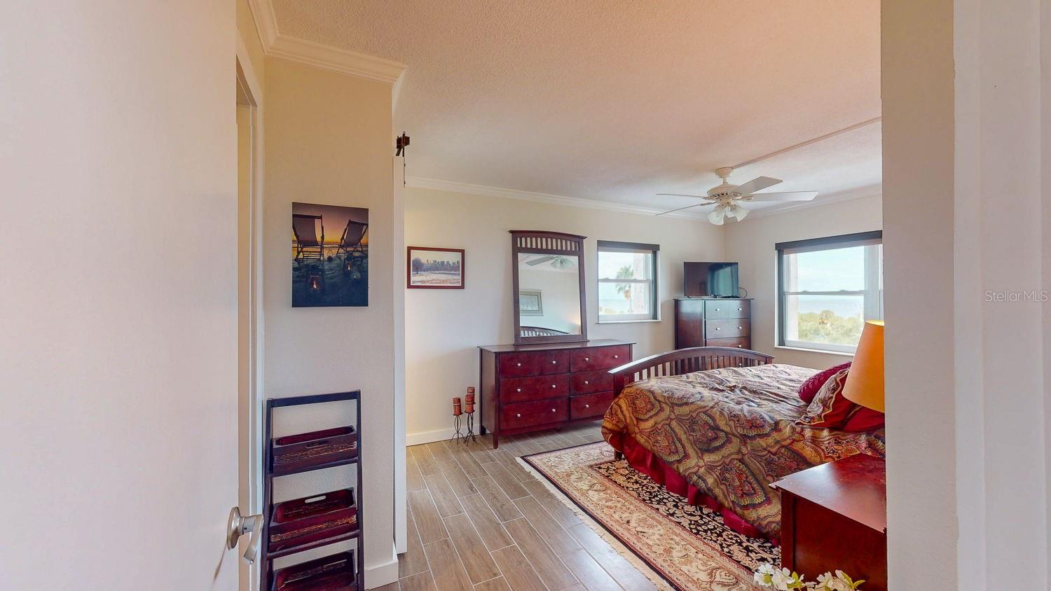 1120 N SHORE DR NE #501