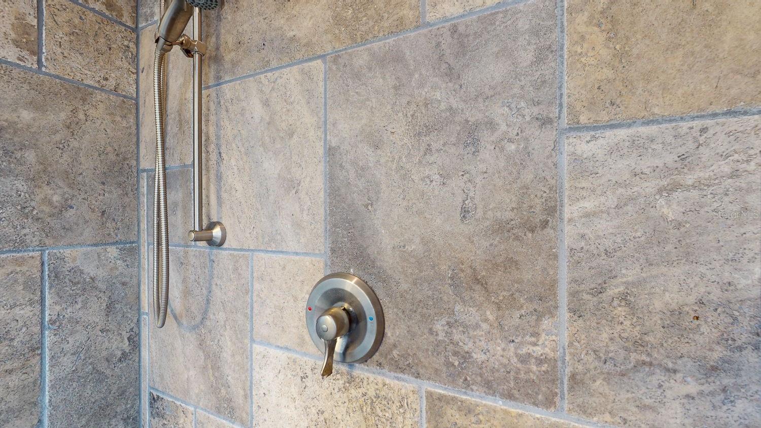 1120 N SHORE DR NE #501