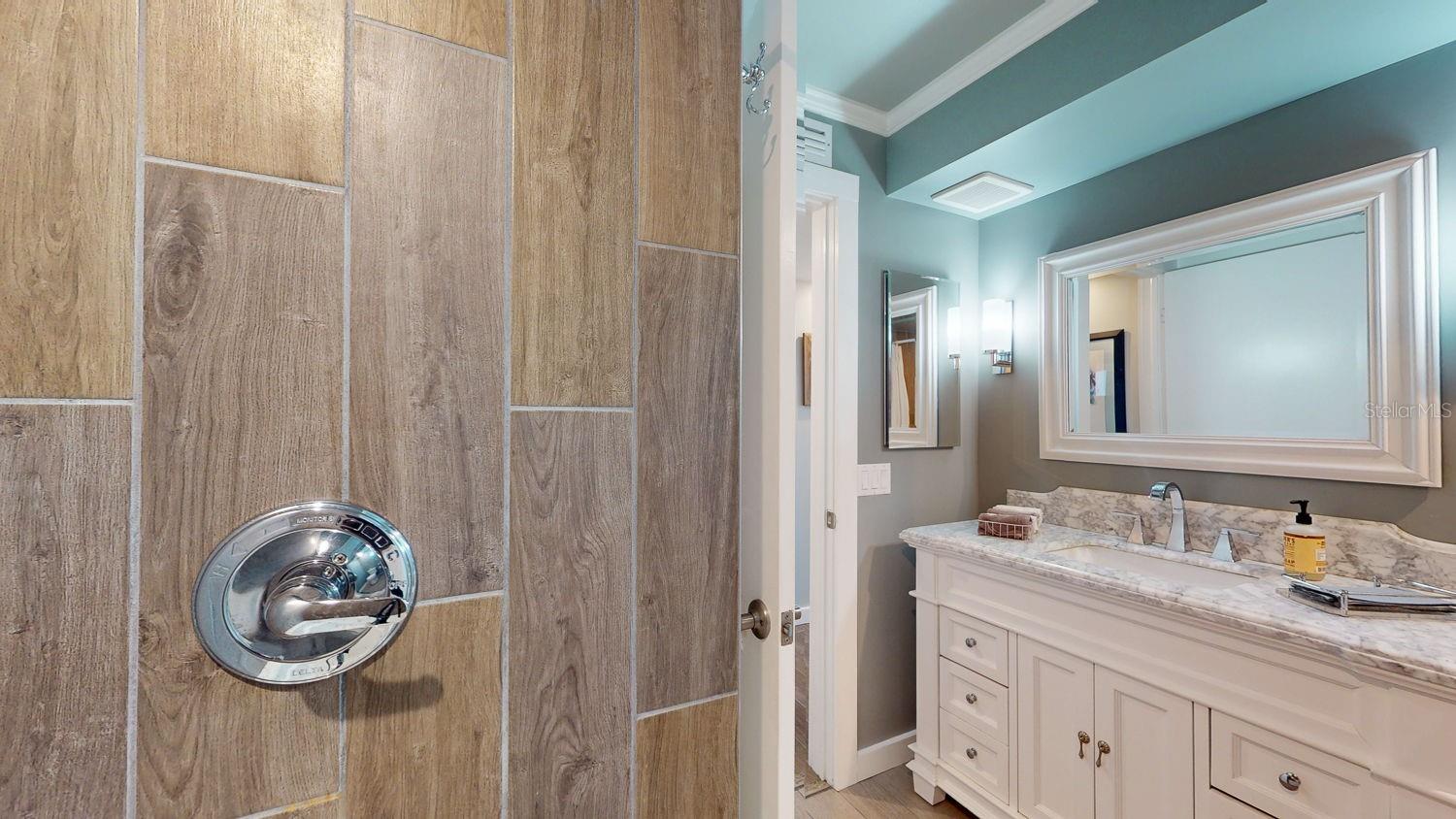 1120 N SHORE DR NE #501