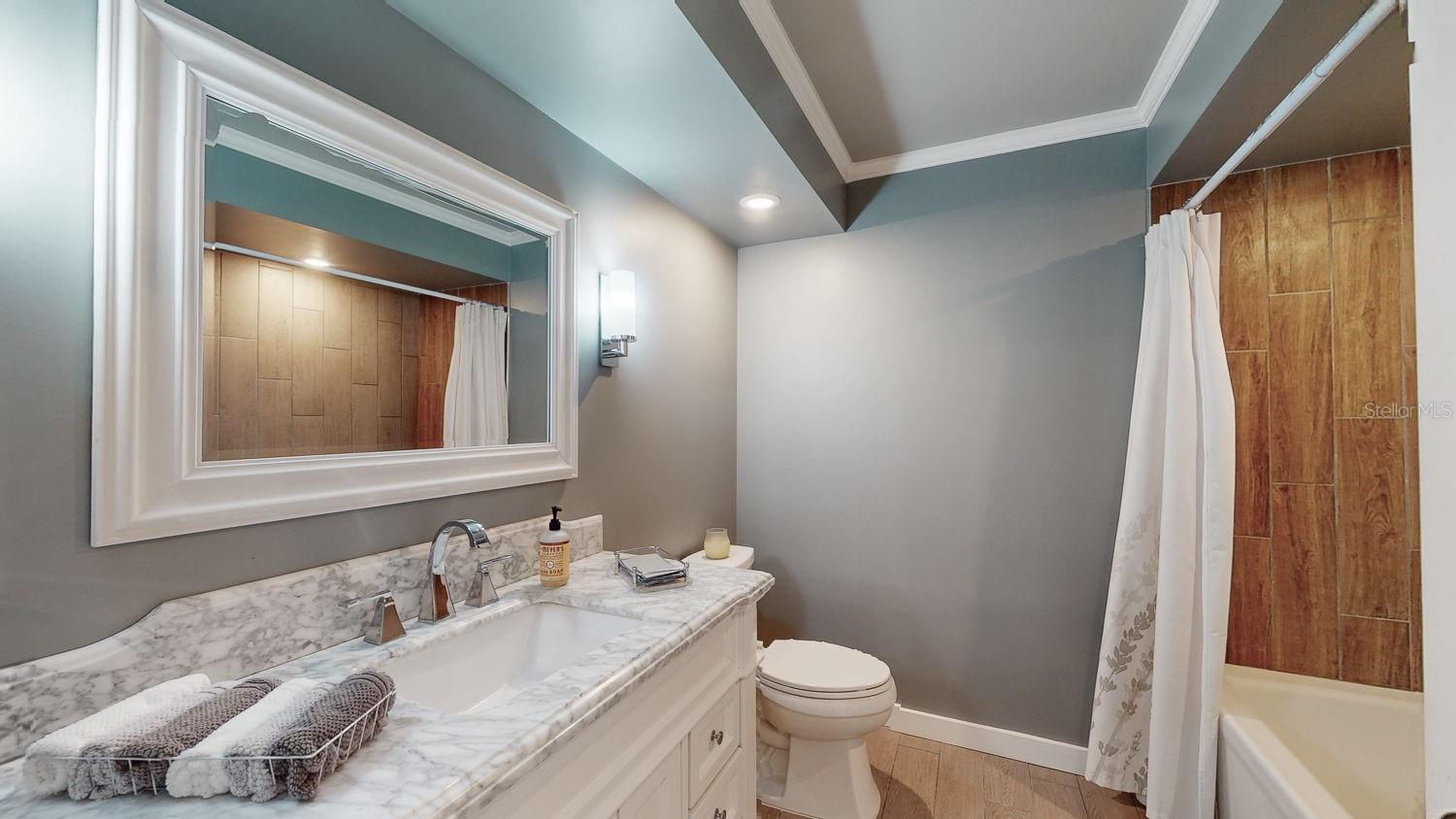 1120 N SHORE DR NE #501