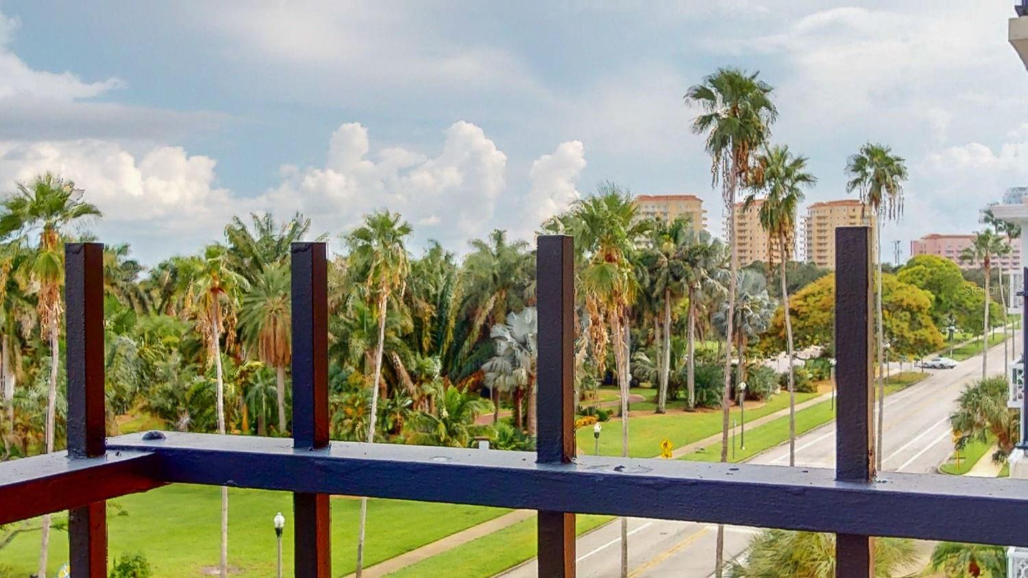 1120 N SHORE DR NE #501