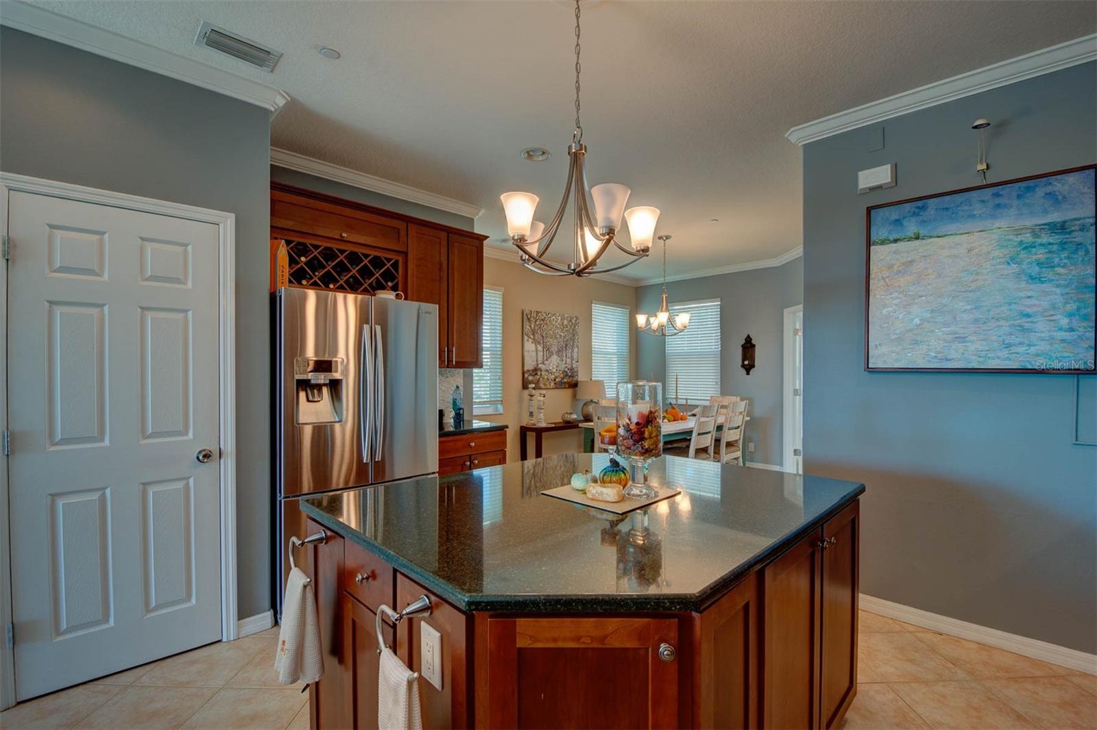 1146 VENETIAN HARBOR DR NE