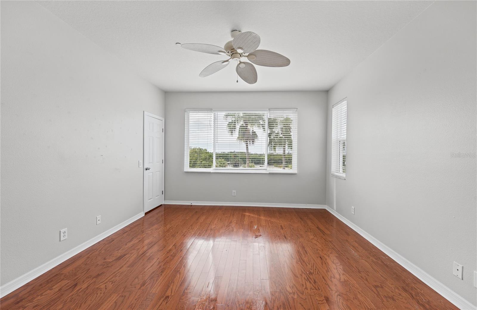 1146 VENETIAN HARBOR DR NE