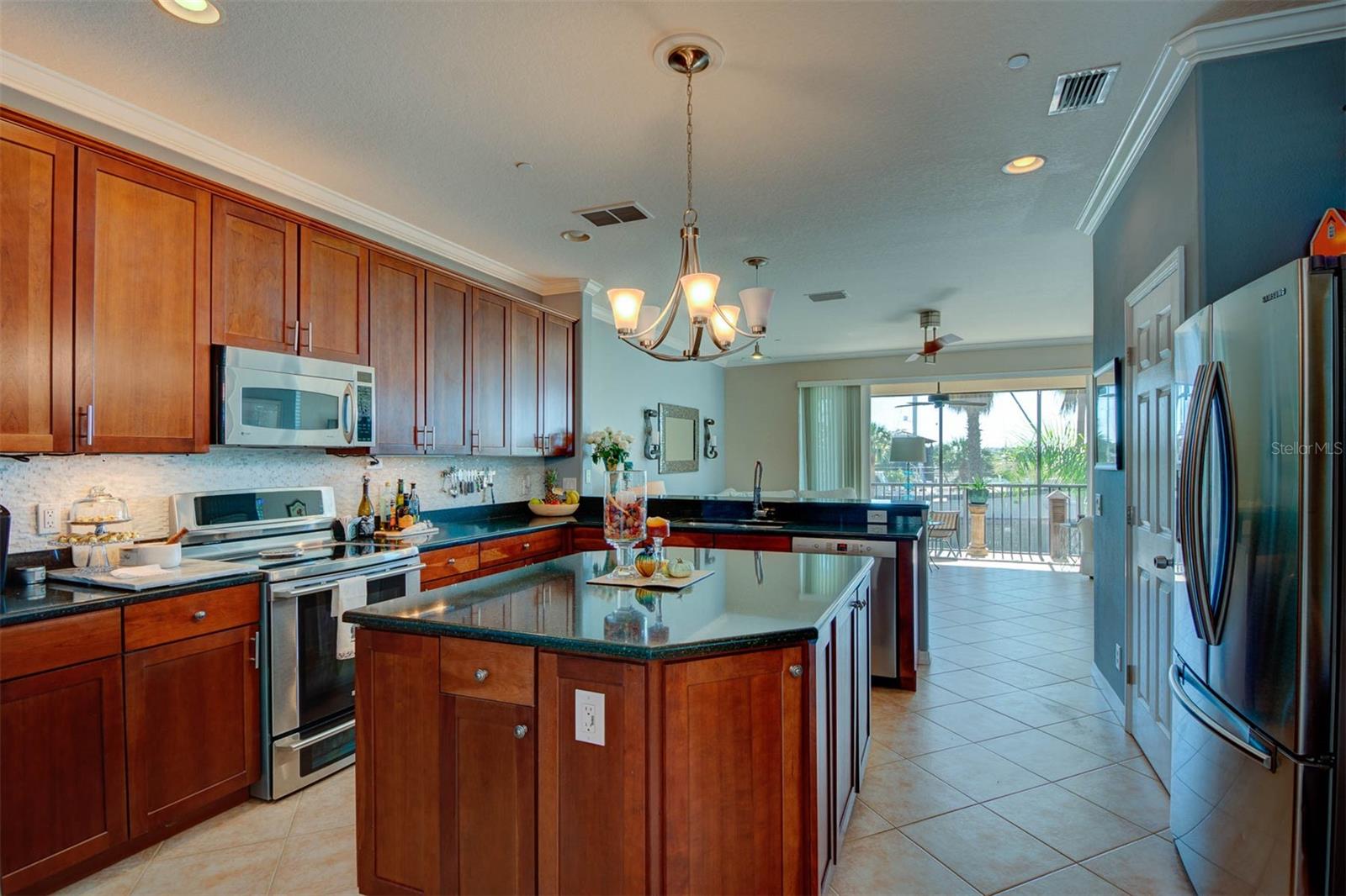 1146 VENETIAN HARBOR DR NE