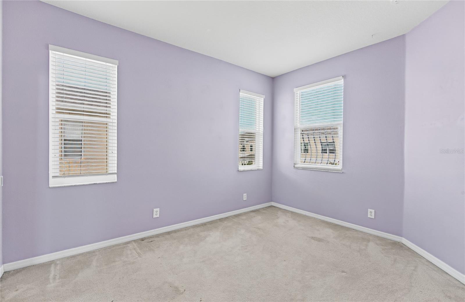 1146 VENETIAN HARBOR DR NE