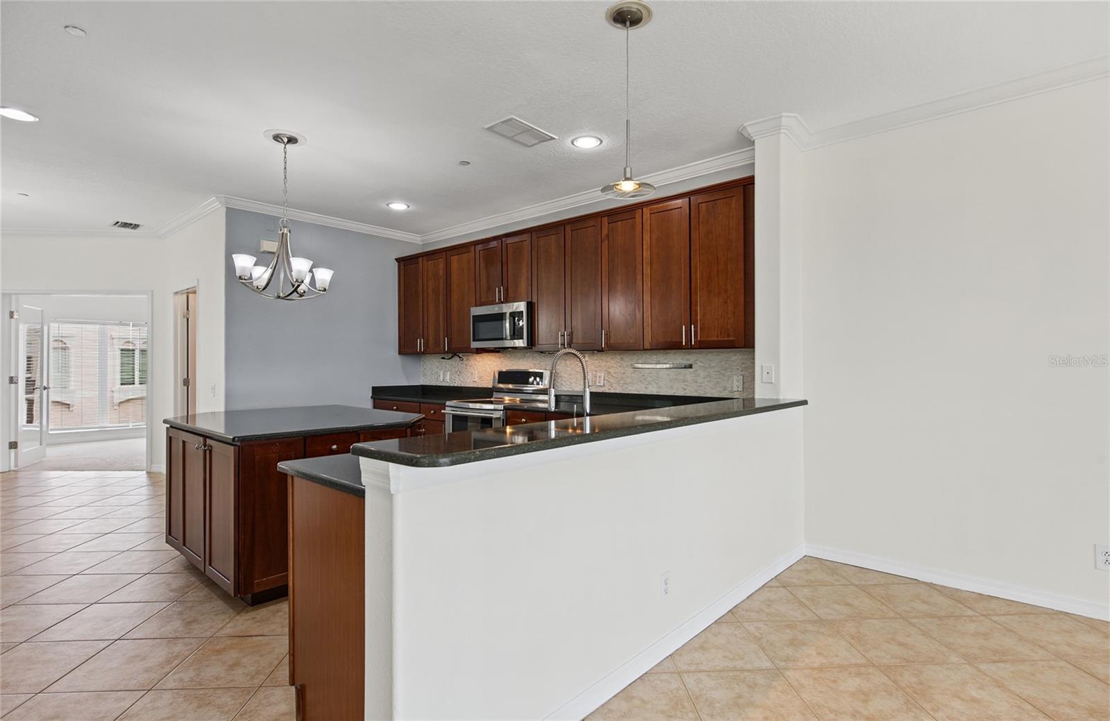 1146 VENETIAN HARBOR DR NE