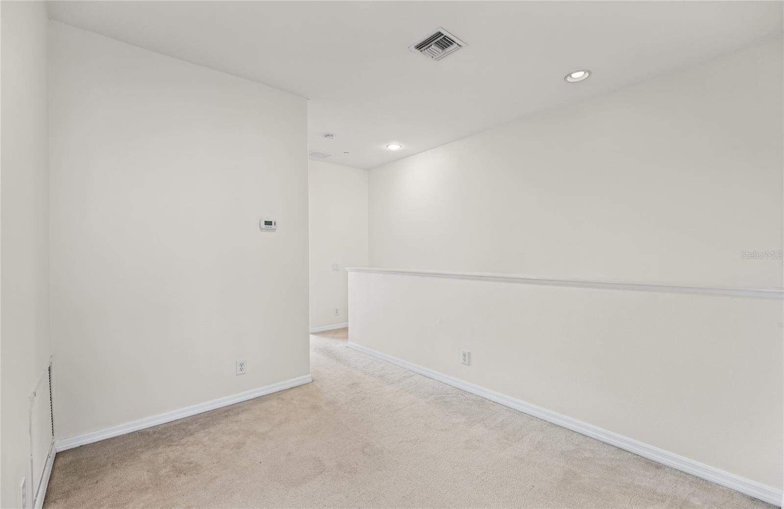 1146 VENETIAN HARBOR DR NE