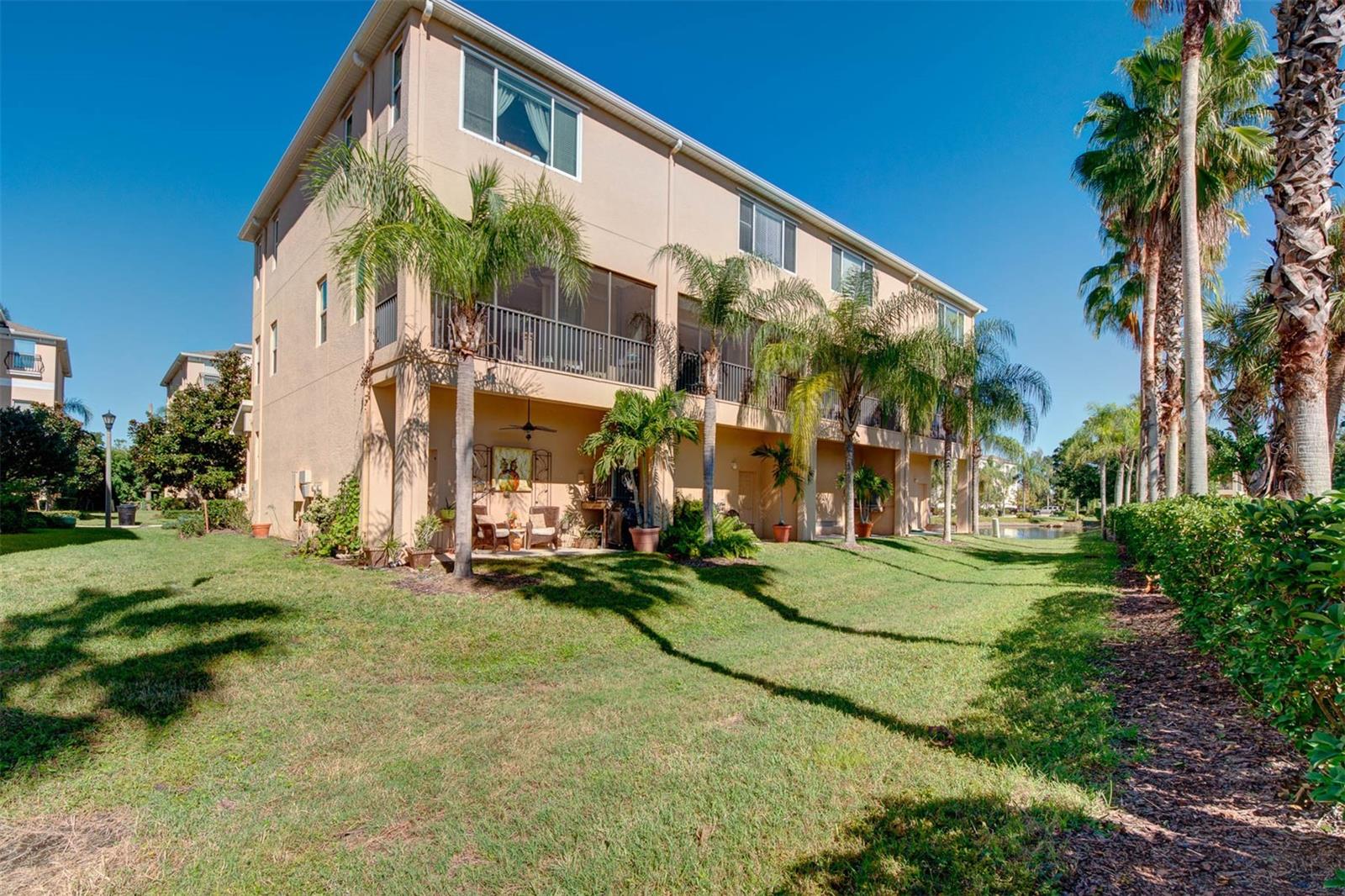 1146 VENETIAN HARBOR DR NE