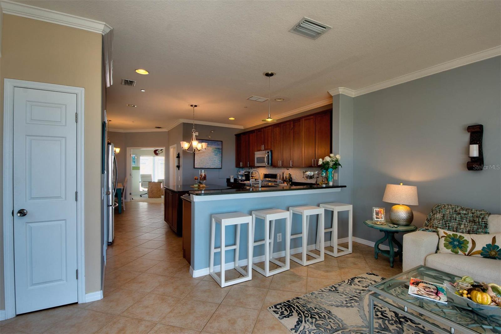 1146 VENETIAN HARBOR DR NE