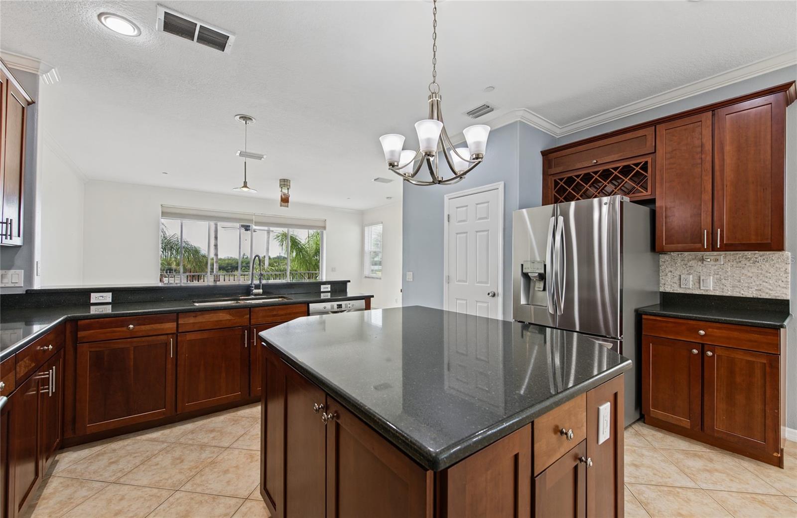 1146 VENETIAN HARBOR DR NE