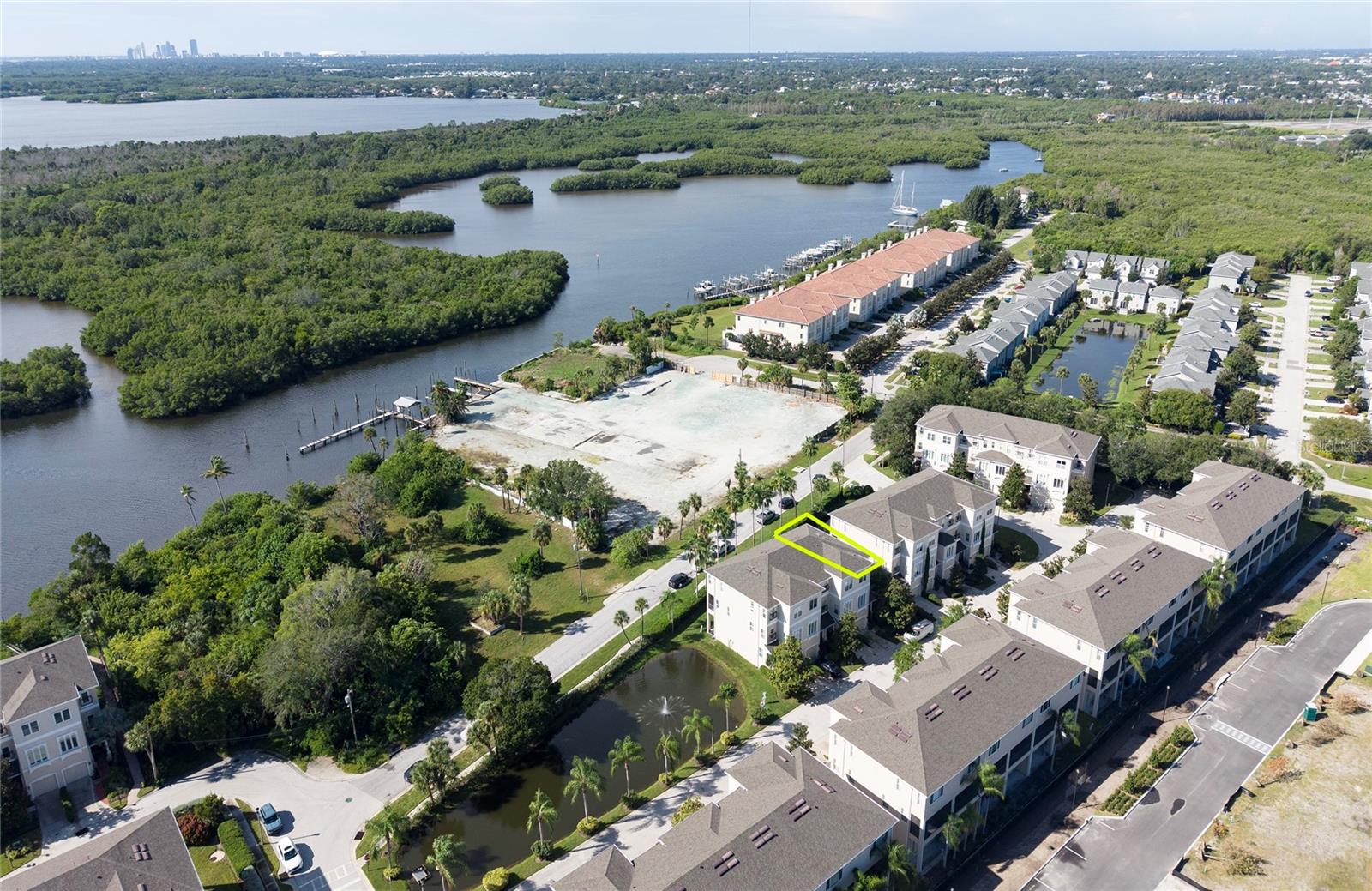1146 VENETIAN HARBOR DR NE